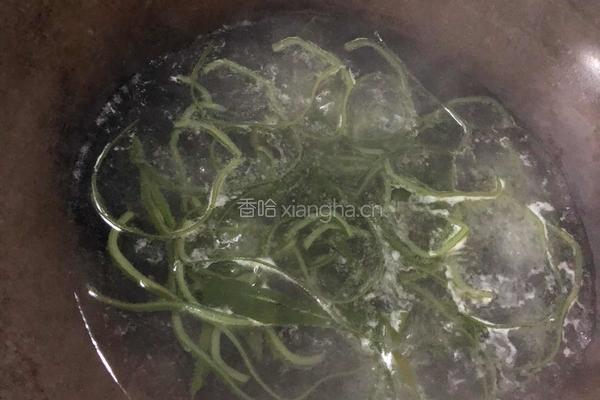 凉拌海带丝的做法图解2