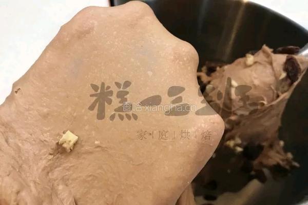 黑巧核桃贝果的做法图解2