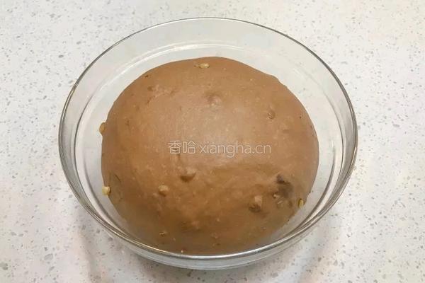 黑巧核桃贝果的做法图解4