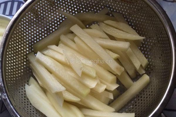 炸薯条的做法图解3
