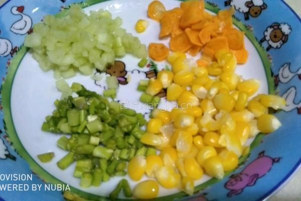 五彩缤纷土豆饼的做法图解3