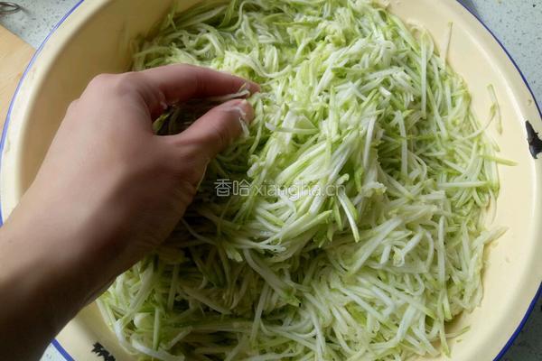 西葫芦鸡蛋大蒸饺的做法图解9