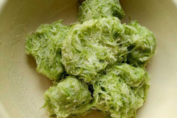 西葫芦鸡蛋大蒸饺的做法图解17