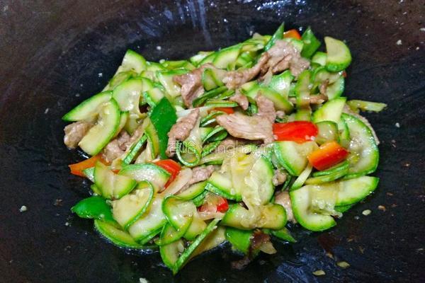 青红椒西葫芦炒肉片的做法图解19
