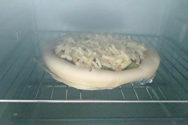 培根火腿什锦蔬菜披萨的做法图解11