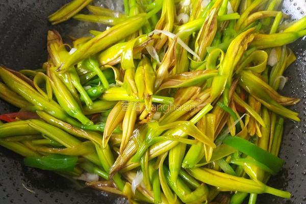 炝炒金针菜的做法图解10