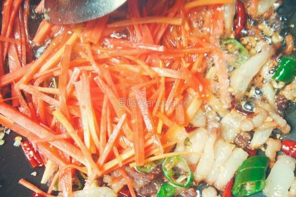 腊肉炒胡萝卜芽菜的做法图解5
