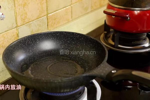 芝士飘香的辣白菜炒五花肉豆芽饭，还要再来一碗！的做法图解3