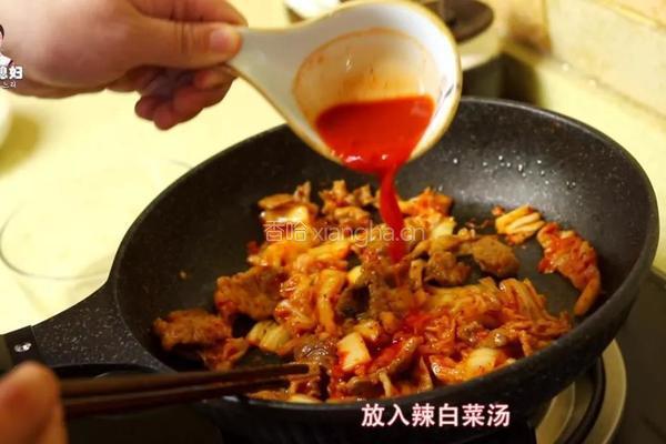 芝士飘香的辣白菜炒五花肉豆芽饭，还要再来一碗！的做法图解7