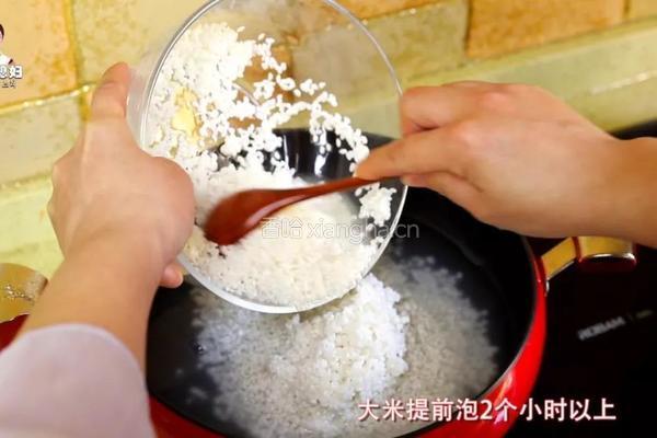 芝士飘香的辣白菜炒五花肉豆芽饭，还要再来一碗！的做法图解9