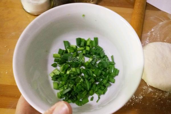 蒜苗发面千层饼的做法图解8