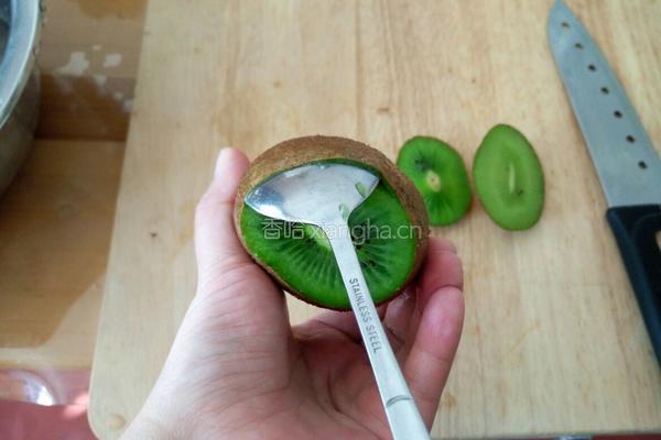 缤纷水果碗的做法图解3