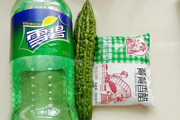 凉拌雪碧苦瓜的做法图解1