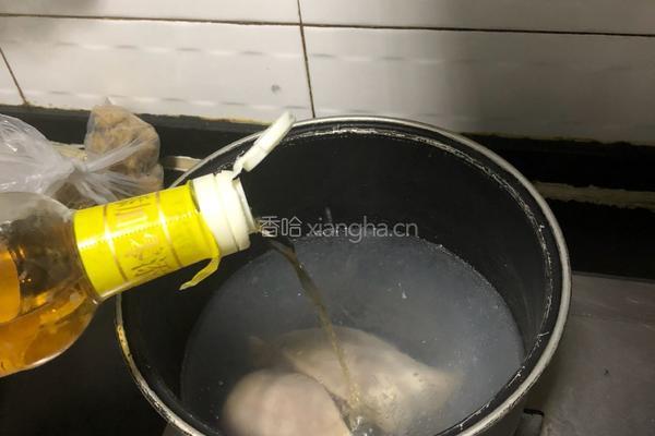 凉拌鸡胸金针菇的做法图解2