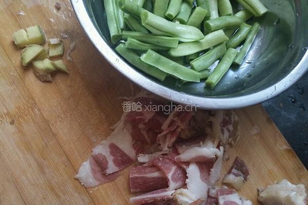 豆角闷面的做法图解1
