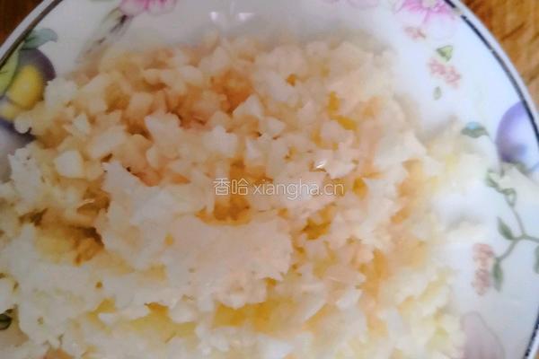蒜蓉虎皮尖椒的做法图解1