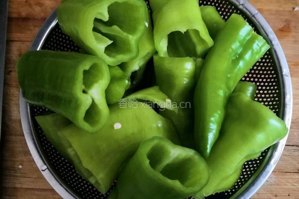 蒜蓉虎皮尖椒的做法图解3