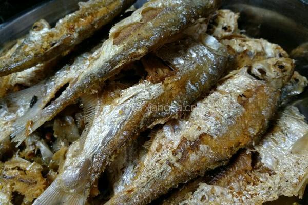 豆鼓河鱼的做法图解4