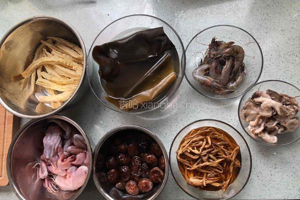 牛蛙海鲜麻辣香锅的做法图解1