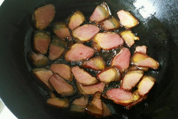 腊肉炖豆角的做法图解1