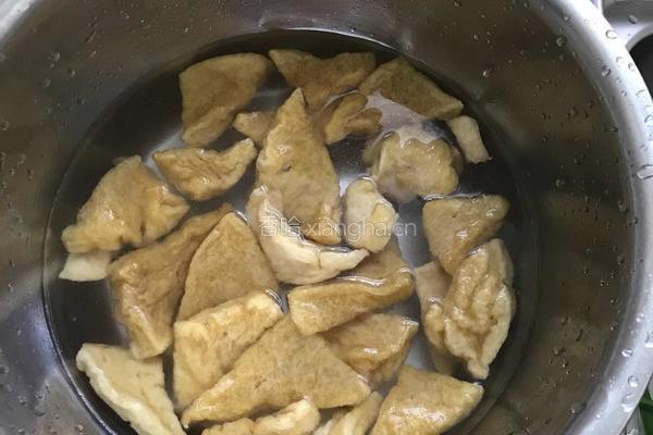 肉片白菜豆腐泡汤 的做法图解3