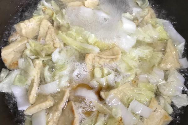 肉片白菜豆腐泡汤 的做法图解11
