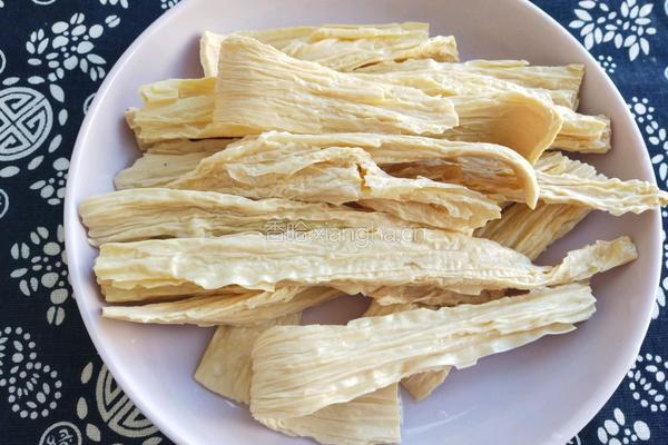 西芹炒腐竹的做法图解3