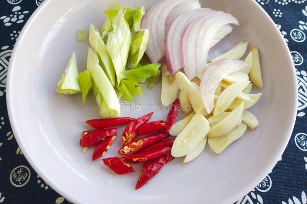 西芹炒腐竹的做法图解6