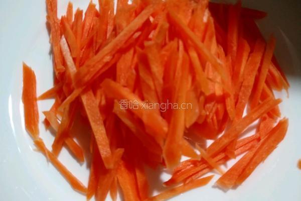 胡萝卜炒土豆丝的做法图解2