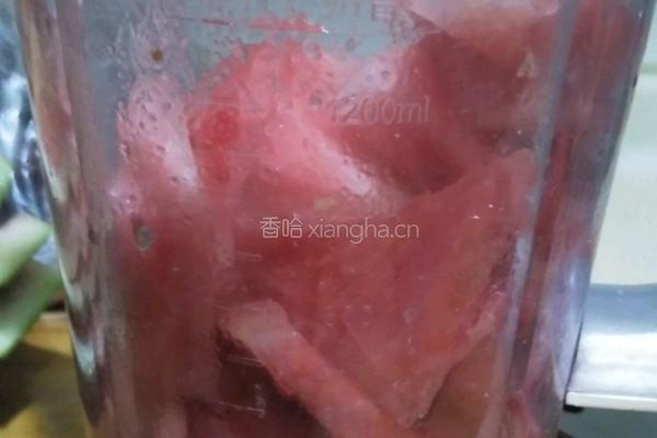 酸奶西瓜冰淇淋的做法图解3