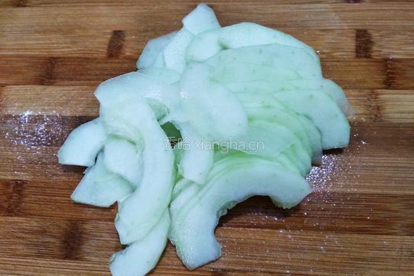 番茄黄瓜肉片汤的做法图解2