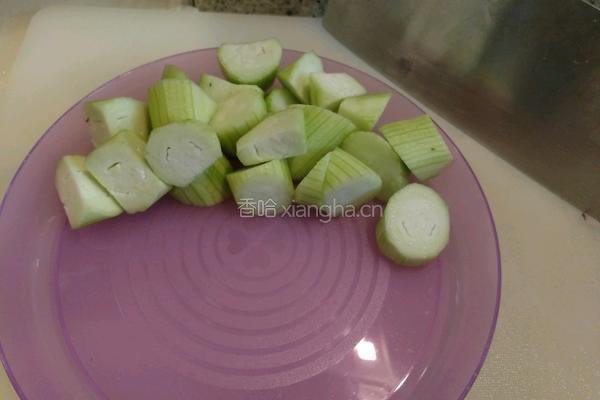 丝瓜撞牛排菇的做法图解2