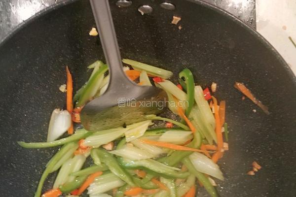 芹菜炒鸡蛋的做法图解4