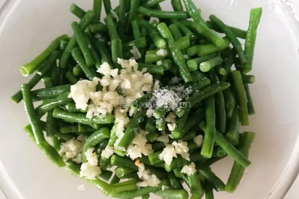 凉拌麻辣豇豆的做法图解5