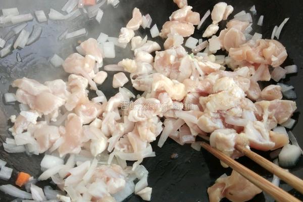 鸡肉土豆闷饭的做法图解2