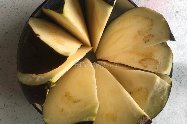麻酱茄子的做法图解1