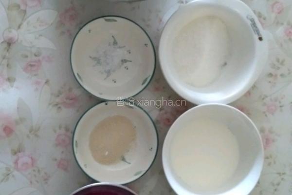 火龙果玫瑰包的做法图解1