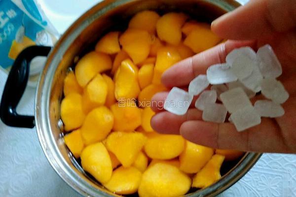 黄桃罐头的做法图解3