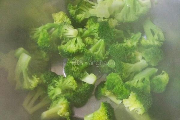 素炒西蓝花的做法图解4