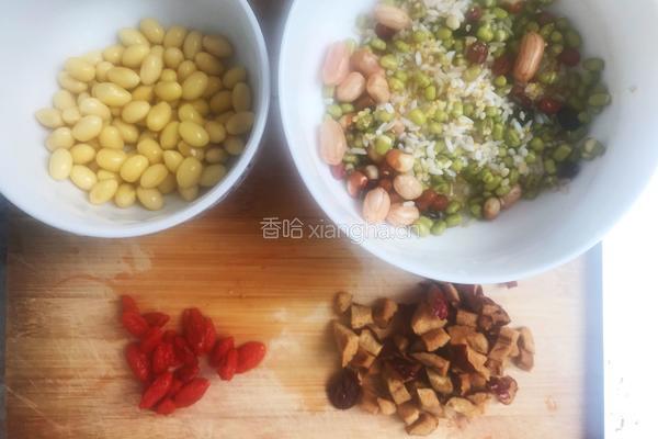 五谷豆浆早餐（豆浆机食谱）的做法图解1