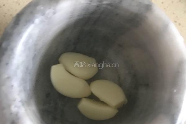 凉拌茄子的做法图解1