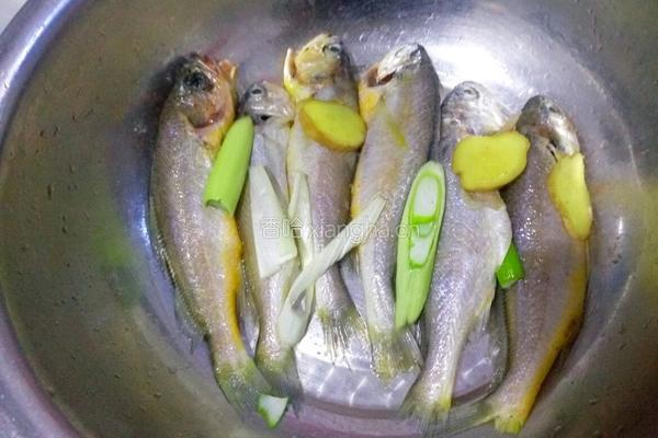 香煎黄花鱼的做法图解7