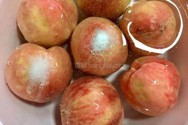 自制水蜜桃罐头的做法图解1