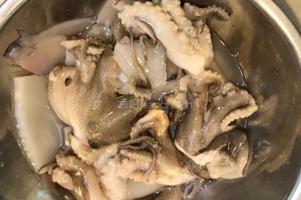 海鲜大焖锅的做法图解2
