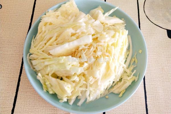 包包菜炒酸豆角的做法图解3