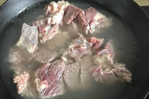 电饭锅酱牛肉 的做法图解2