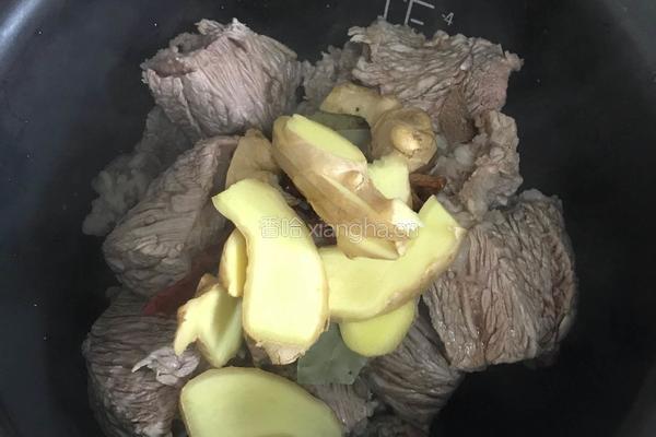 电饭锅酱牛肉 的做法图解5