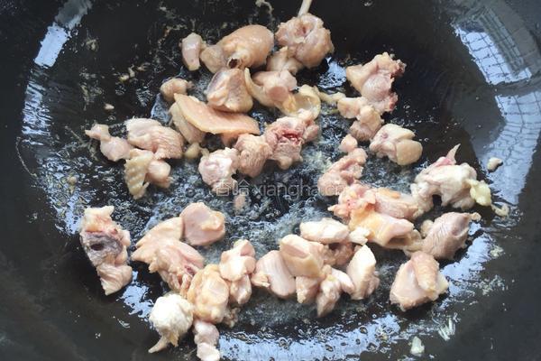 咖喱土豆焖鸡的做法图解2