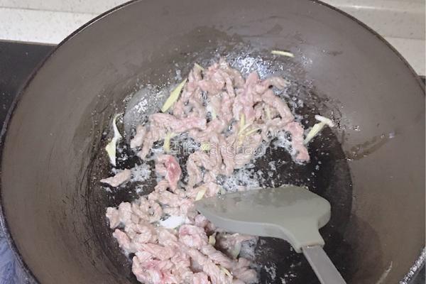 豆芽菜炒牛肉丝的做法图解4