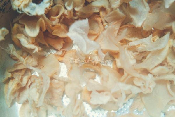 新鲜肉炖干萝卜片的做法图解1